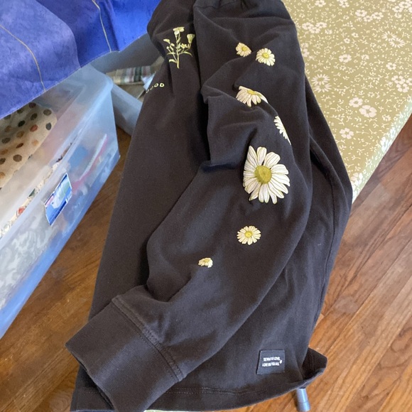 Life Is Good black long sleeve T with daisies. Size M. 100% Cotton. - Picture 3 of 6